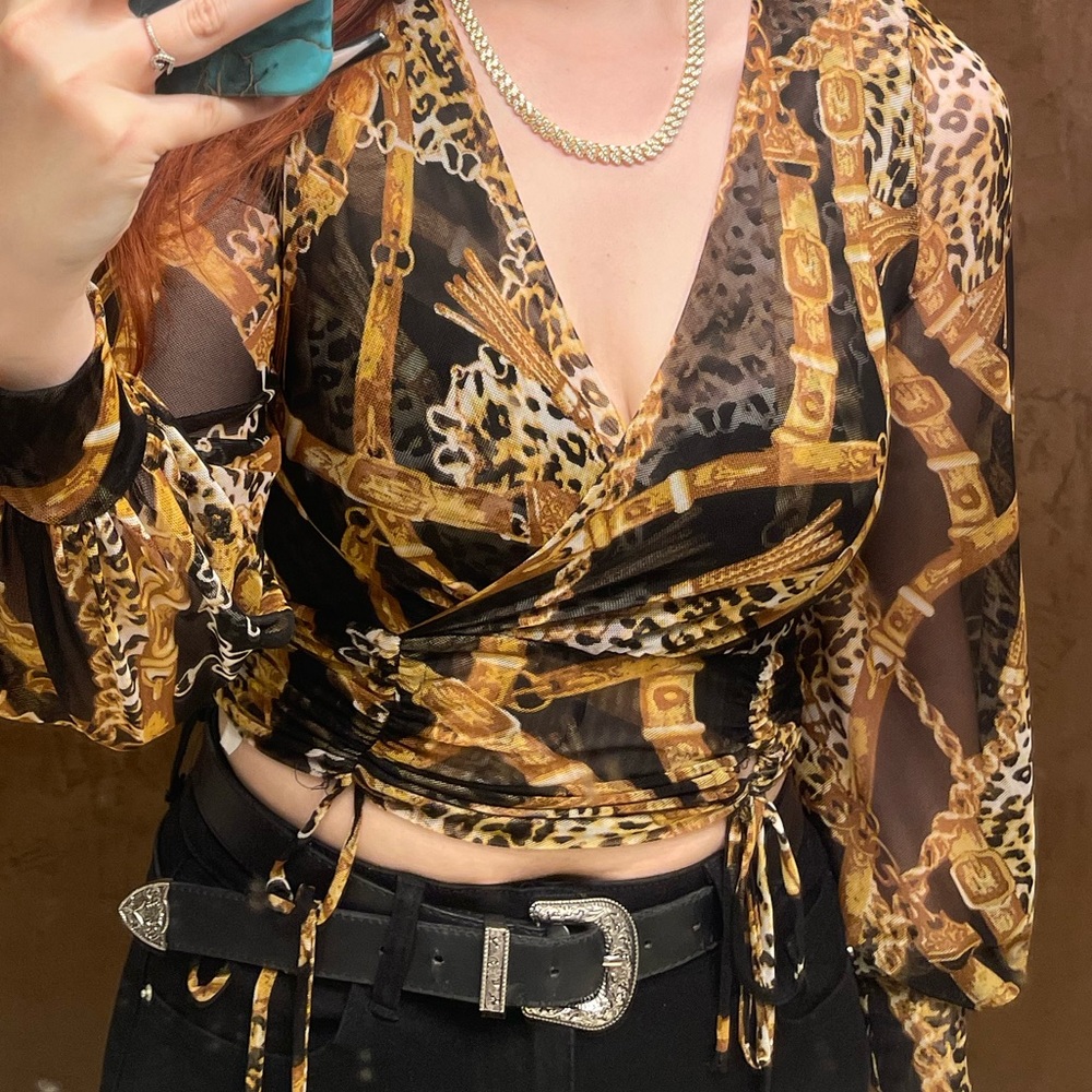 Buchona Cropped Long sleeve Mesh Shirt